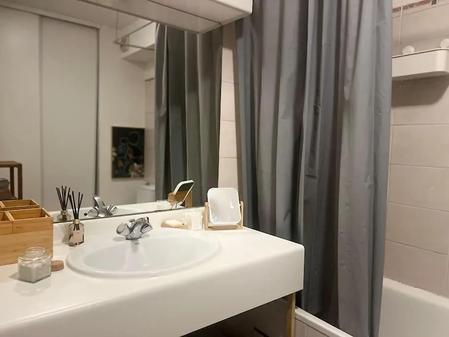 Apartament Cosy Studio With Terrace Paryż